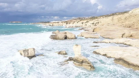 Waves breaking on white rocks, villas resort of Peyia Vídeos de archivo 125948804