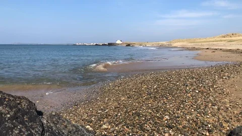 Waves breaning on the shoreline Stock Footage 106002305