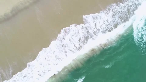 Waves of a calm and turquoise colored sea on the shore of a beach, backgrou.. Stock-Footage 289808230