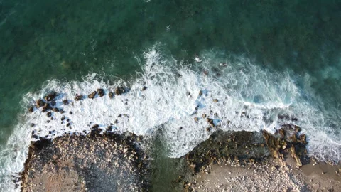 Waves at the coast in Crete Video stock 170589218