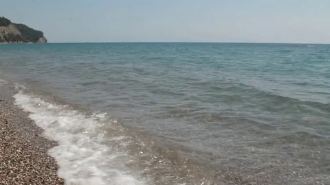 Waves on the coast 스톡 동영상 86989756