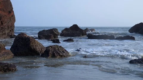 Waves on a coast Vídeos de archivo 105448340