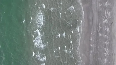 Waves Colliding with the Shore 库存影片 301475278
