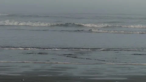 Waves come into the sand on the coast of Oregon Video stock 305098604