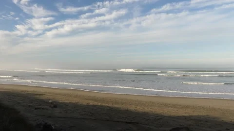 Waves come into the sand on the coast of Oregon Video stock 305098647