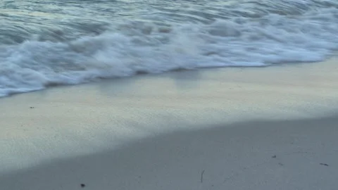 Waves coming and going while letting the sand wet on the beach 스톡 동영상 133024400