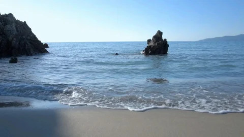 Waves Coming Ashore at Palinuro Beach Italy 60p 60sec 1 Stockbeeldmateriaal 103694156