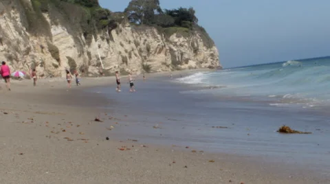 Waves Coming up on the Beach 動画素材 41460991