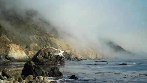 Waves Crash on CA Coast 库存影片 70094599