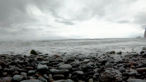 Waves crash over stony beach in handheld low dolly, slow motion Hawaii 4K 스톡 동영상 98426084