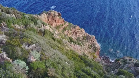 Waves crash on the rocks 3 Video stock 128520372