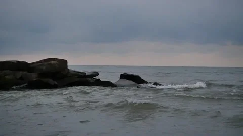 Waves crash on rocks (96fps Slow-Mo) Video stock 57873772