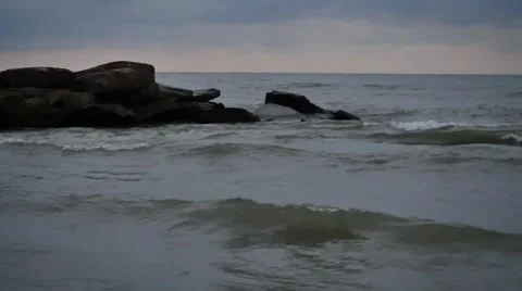 Waves crash on rocks (96fps Slow-Mo) Video stock 57874826
