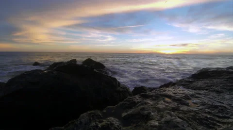 Waves crash on the rocks at sunset 2 Vídeo Stock 36144877