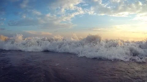 Waves crash slow motion Video stock 91890734