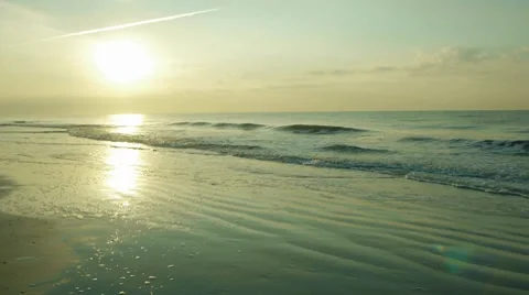 Waves Crashing 02 Stock-Footage 7907423