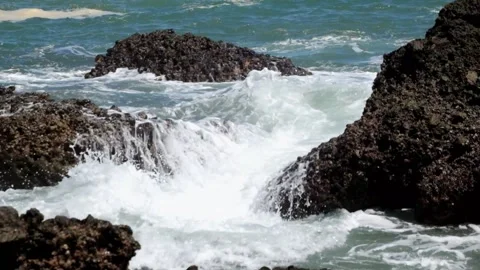 Waves crashing against the rocks on the beach Video stock 319804607