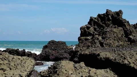Waves crashing against the rocks on the beach Video stock 319804644