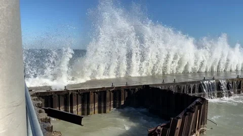 Waves Crashing Along Lake Michigan's Illinois Shore Stock Footage 143394532