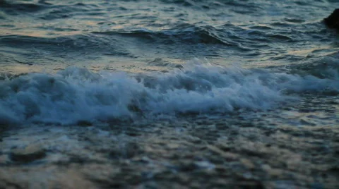 Waves crashing onto beach Stock-Footage 864090