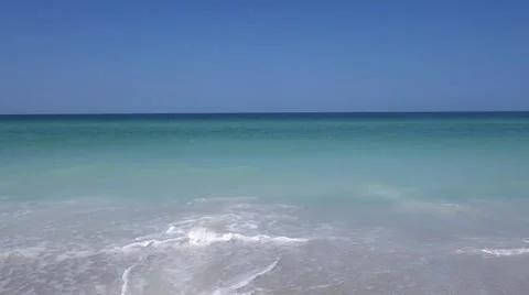 Waves crashing on the beach Video stock 57046550