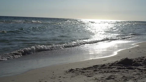 Waves Crashing on the Beach 스톡 동영상 92886031