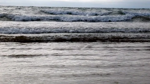 Waves crashing on beach 動画素材 95860452