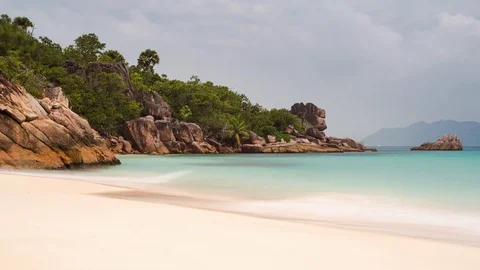 Waves crashing on the beach Stock Footage 101649824