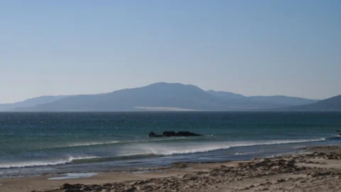 Waves Crashing on Beach 스톡 동영상 129535182