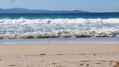 Waves crashing on the beach frontally Stock Footage 128933058