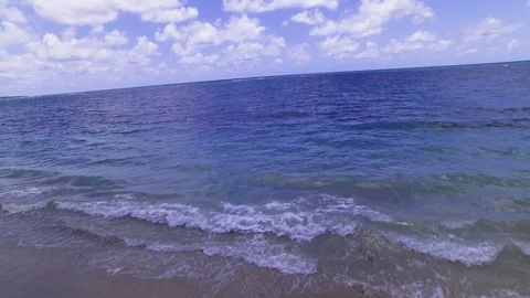 Waves crashing on the beach shoreline Stock-Footage 83225199