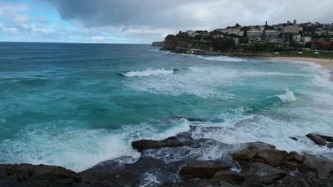 Waves Crashing on Bronte Beach 動画素材 286298745