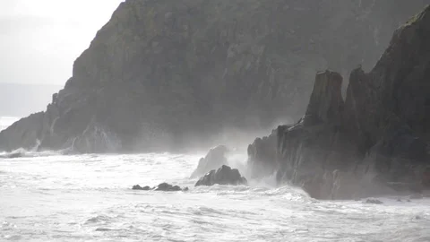 Waves Crashing on Devon Coast 動画素材 78561356