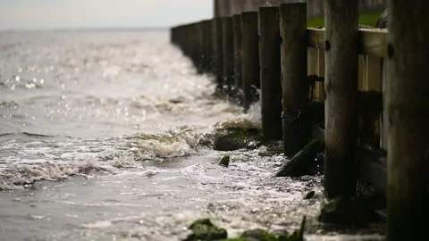 Waves crashing on dock slow motion Vídeos de archivo 201123573