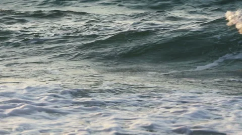 Waves crashing in the evening Video stock 67675966