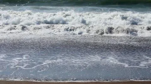 Waves Crashing Видео 10902565