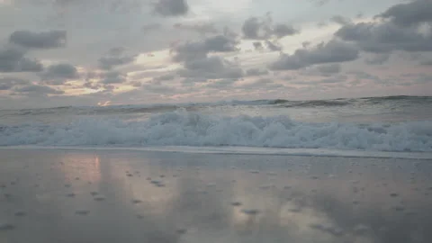 Waves crashing Video stock 140360529