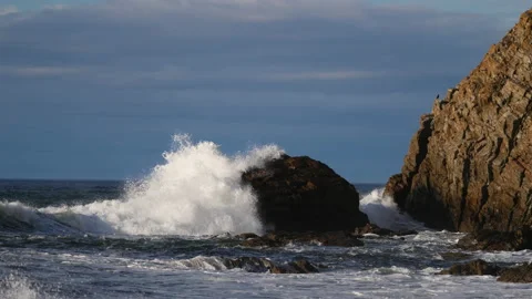 Waves crashing Vídeo Stock 156262405
