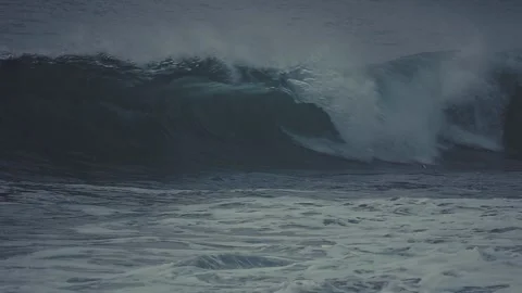 Waves crashing! Video stock 201123060