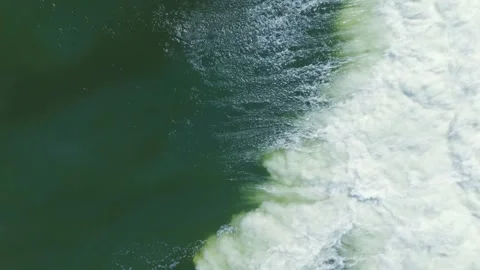 Waves Crashing 库存影片 262424853