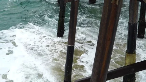 Waves Crashing Into Pier 库存影片 108010967
