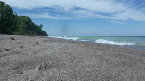 Waves crashing on point pelee pov video 動画素材 342572525