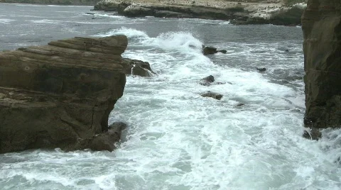 Waves Crashing on Rocks 02 Video stock 752180