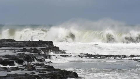 Waves crashing into the rocks on the Catlins coast, Otago, New Zealand. Stock Footage 133535590