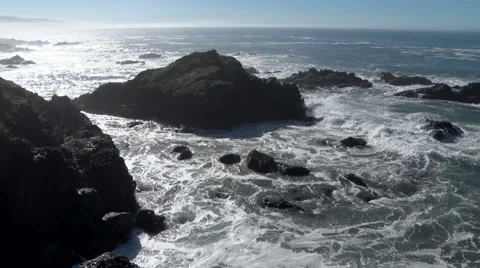 Waves crashing on rocks Видео 42684058