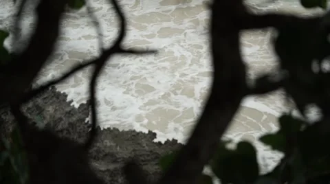 The waves crashing on the rocks 動画素材 62874334