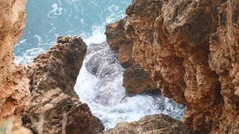 Waves crashing on rocks Stock Footage 72418560