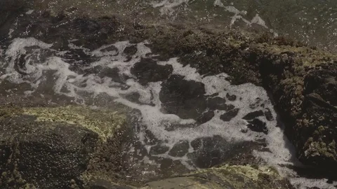 Waves crashing into Rocks Video stock 78076275