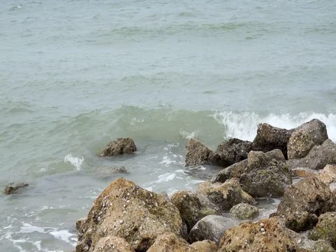 Waves crashing on rocks Stock Footage 85493360