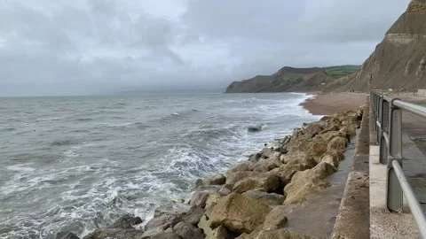 Waves crashing on rocks Stock-Footage 219738201